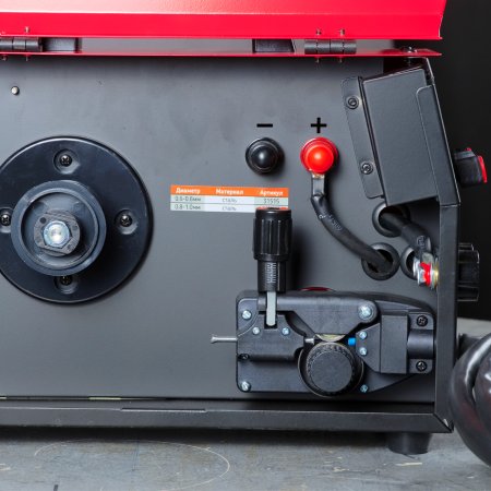 Сварочный полуавтомат FUBAG MIG 2200 BT со встроенной горелкой в Вологде фото